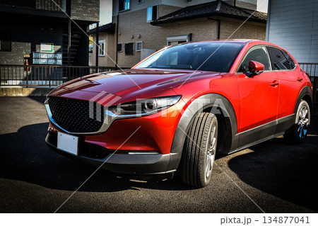 赤のスポーツカー・SUV車のイメージ 赤のスポーツカー・SUV車のイメージ 134877041