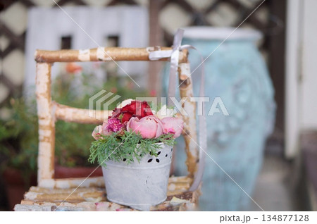 白樺の椅子に薔薇 白樺の椅子に薔薇 134877128