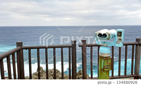 辺戸岬 岬の突端に設置された望遠鏡 沖縄県 134880926