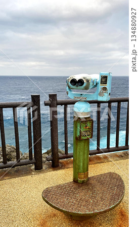 辺戸岬 岬の突端に設置された望遠鏡 沖縄県 134880927