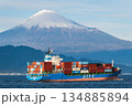 静岡 清水 三保真崎海岸で年の瀬に見た雪化粧している富士山と貨物船 静岡 清水 三保真崎海岸で年の瀬に見た雪化粧している富士山と貨物船 134885894