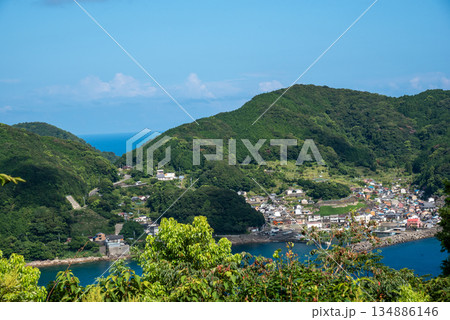 三重県　熊野市　熊野古道松本峠から望む熊野市街 134886146