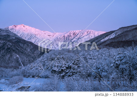 白馬岳モルゲンロート【白馬大橋より撮影】 134888933