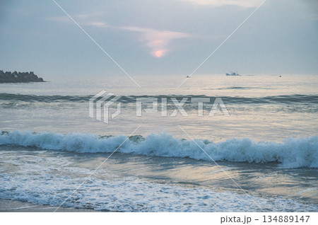 茨城 早朝の日川浜海水浴場 茨城 早朝の日川浜海水浴場 134889147