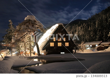 白川郷荻町合掌集落ライトアップ【岐阜県大野郡白川村】 134889313