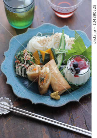 春巻とそうめんのランチプレート 134890328