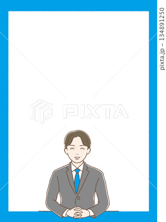 手を組んで笑顔で対応するスーツの中高年男性 134891250