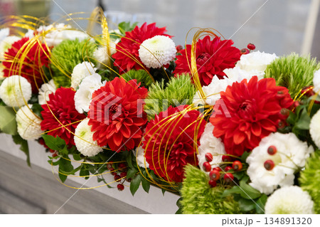 縁起が良い紅白の装花・生花 縁起が良い紅白の装花・生花 134891320