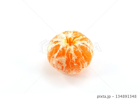 皮を剥いたミカン 134891348