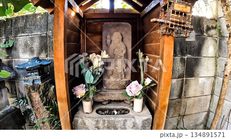 東京都新宿区南元町 鮫ヶ橋せきとめ稲荷隣の田の中子育地蔵尊 134891571