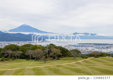 静岡から見る11月の富士山 雪化粧 静岡から見る11月の富士山 雪化粧 134891577