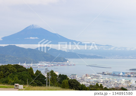 静岡から見る11月の富士山 雪化粧 静岡から見る11月の富士山 雪化粧 134891580