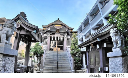 東京都新宿区若宮町　神楽坂若宮八幡神社　文治5年（1189年）に創建された 134891891