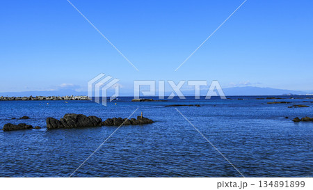 三浦半島の長井港から見た富士山 三浦半島の長井港から見た富士山 134891899