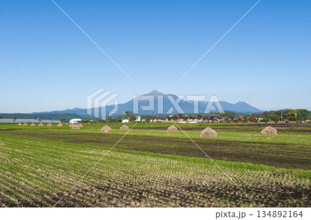 宮崎県都城市から望む霧島山 宮崎県都城市から望む霧島山 134892164