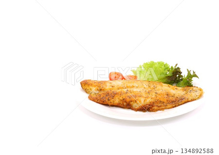 パンガシウス　白身魚　ムニエル　明るい背景 134892588