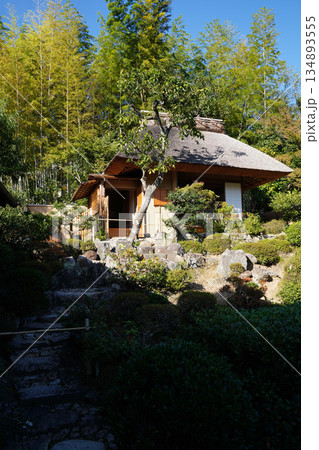 等持院の庭園の茶室 134893555