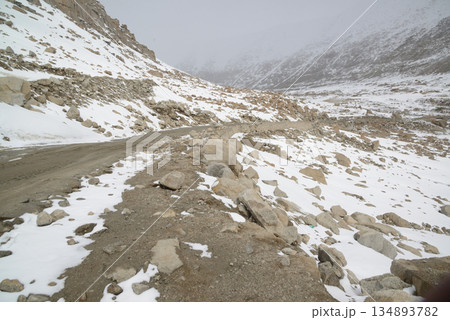 Changla Pass, one of the highest motorable roads in the world, at 5,275 meters above sea level, travels between Leh Ladakh and Pangong Lake. Located at Leh in India. 134893782