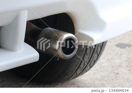 自動車のマフラー 134894034