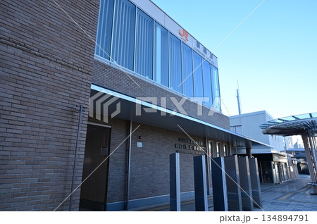 草薙駅(くさなぎえき)東海道本線の南口 草薙駅(くさなぎえき)東海道本線の南口 134894791