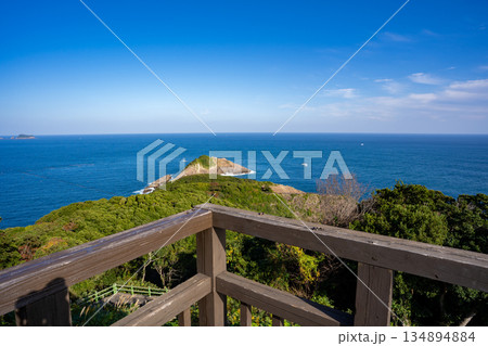 細島灯台から見る日向岬の風景（日向市） 134894884