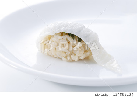瑞々しく美味しそうなえんがわの握り寿司 瑞々しく美味しそうなえんがわの握り寿司 134895134