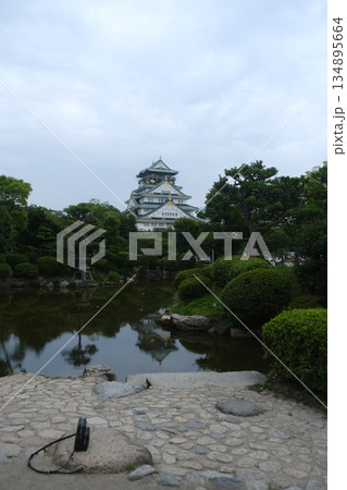 Japanese Castle Reflection Serene Garden View Japanese Castle Reflection Serene Garden View 134895664