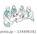 オフィスでミーティングするビジネスパーソンービジネスチームのスタートアップイラスト素材 134896381
