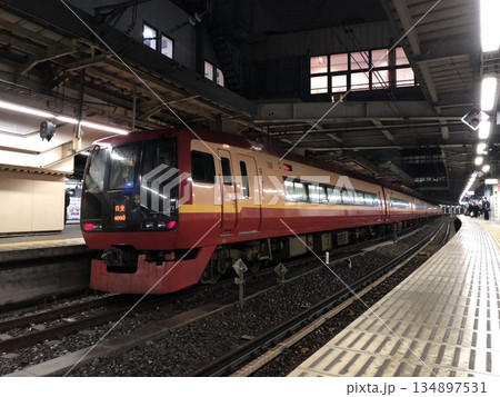品川駅に佇む253系1000番台 品川駅に佇む253系1000番台 134897531
