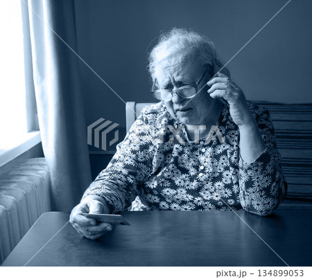 Old woman look at card Old woman look at card 134899053