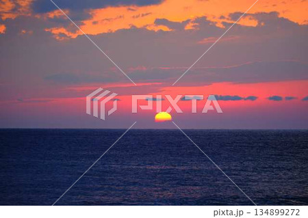 夕日 夕日 134899272