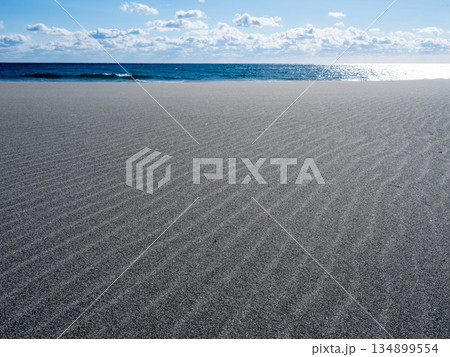 砂浜にできた砂紋② 134899554