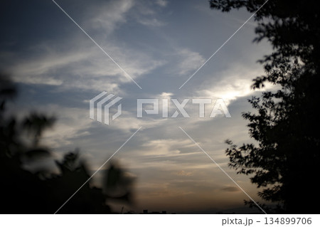 夕暮れの秋の空 夕暮れの秋の空 134899706