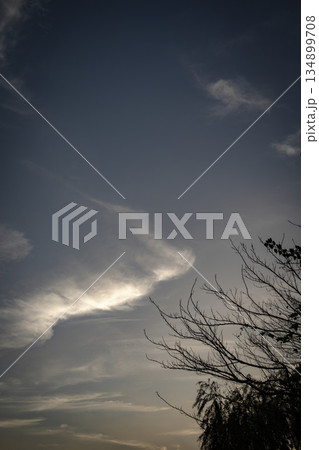 夕暮れの秋の空 夕暮れの秋の空 134899708