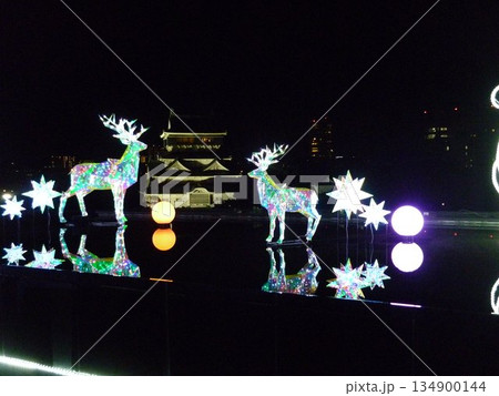 リバーウォークの展望テラスから眺める小倉城 134900144