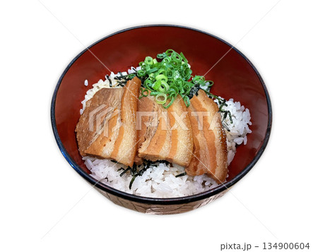 おいしそうなラフテー丼 沖縄料理 郷土料理 134900604