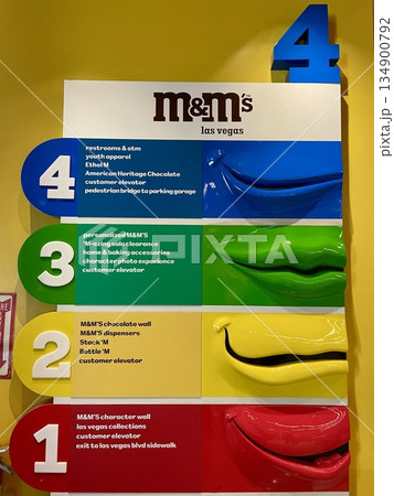 【ネバダ州】M&M’sワールドのカラフルな階層案内板 【ネバダ州】M&M’sワールドのカラフルな階層案内板 134900792