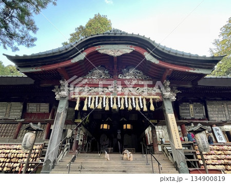 【山梨県】富士浅間神社の精緻な彫刻が美しい本殿正面 【山梨県】富士浅間神社の精緻な彫刻が美しい本殿正面 134900819