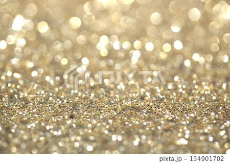 Gold shimmer glitter background with focus and bokeh 134901702