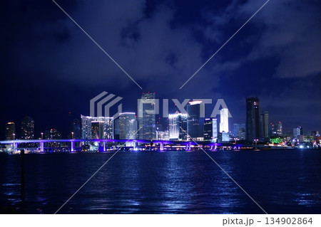 Miami downtown night water city reflexion Miami downtown night water city reflexion 134902864