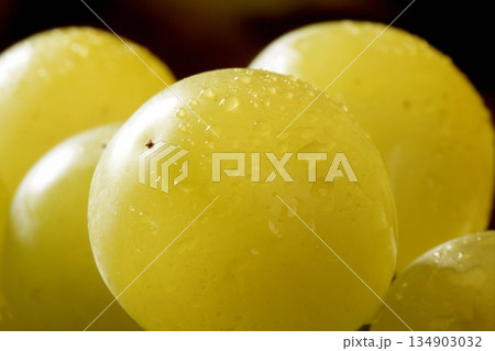 Delicious yellow autumn grape fruit Delicious yellow autumn grape fruit 134903032