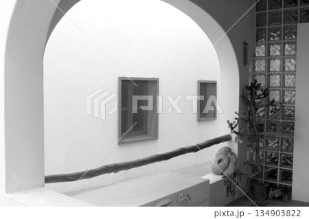 white house arch detail mediterranean architecture 134903822