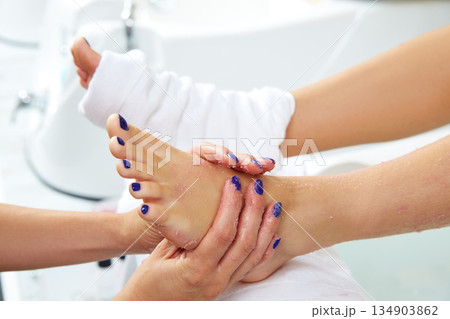 foot scrub pedicure woman leg in nail salon 134903862
