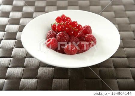 Redcurrant and raspberries Redcurrant and raspberries 134904144