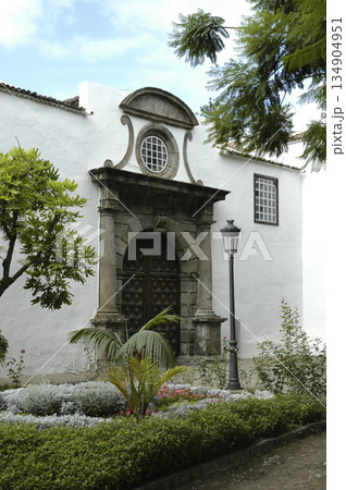 facade and exterior gardens of the town hall facade and exterior gardens of the town hall 134904951