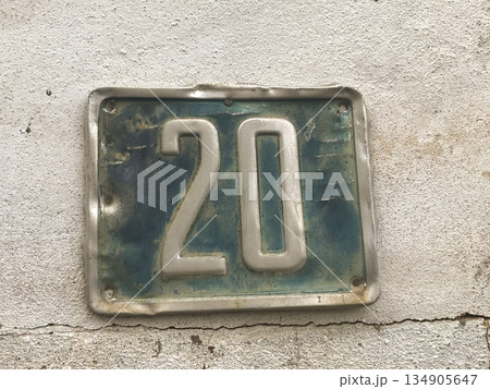 metal plate with the number 20 on a building facade 134905647