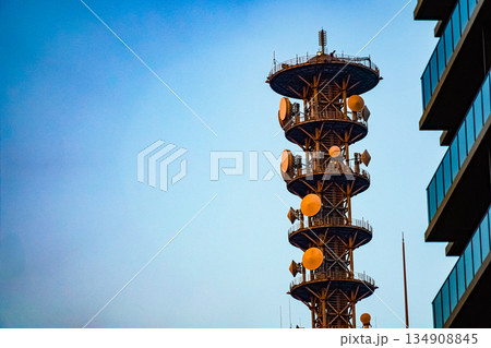 青空の通信アンテナ塔 青空の通信アンテナ塔 134908845