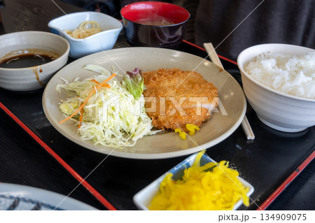 とても美味しい日本のトンカツ料理 134909075