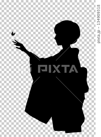 蝶に手を伸ばす着物を着た女性（シルエット） 134909318