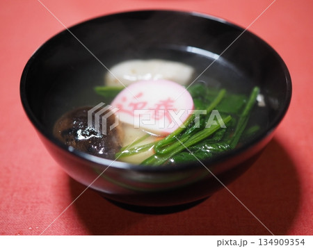 正月のお雑煮 134909354